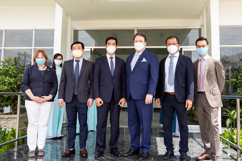 Tân Đại sứ Hoa Kỳ tại việt nam thăm nhà máy sữa Vinamilk tại Cần Thơ